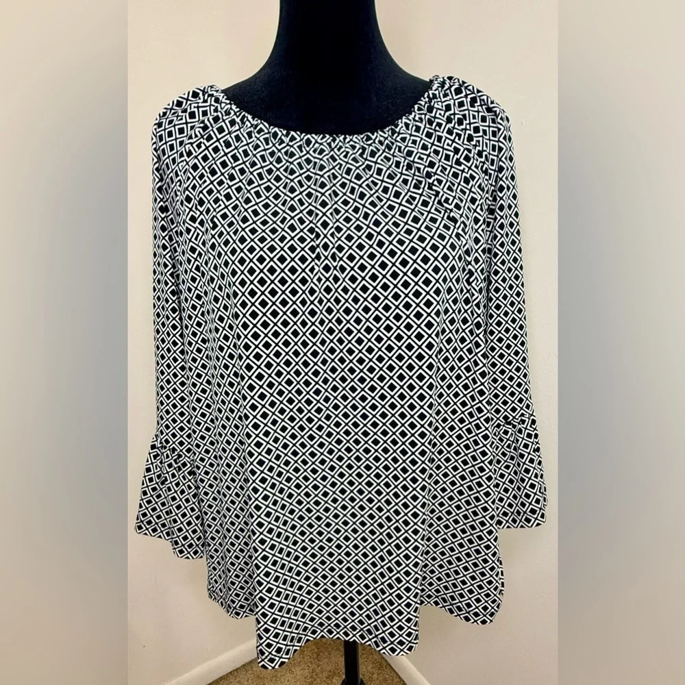 Michael Kors geometric chic preppy black white blouse 3/4 bell sleeves MK logo S